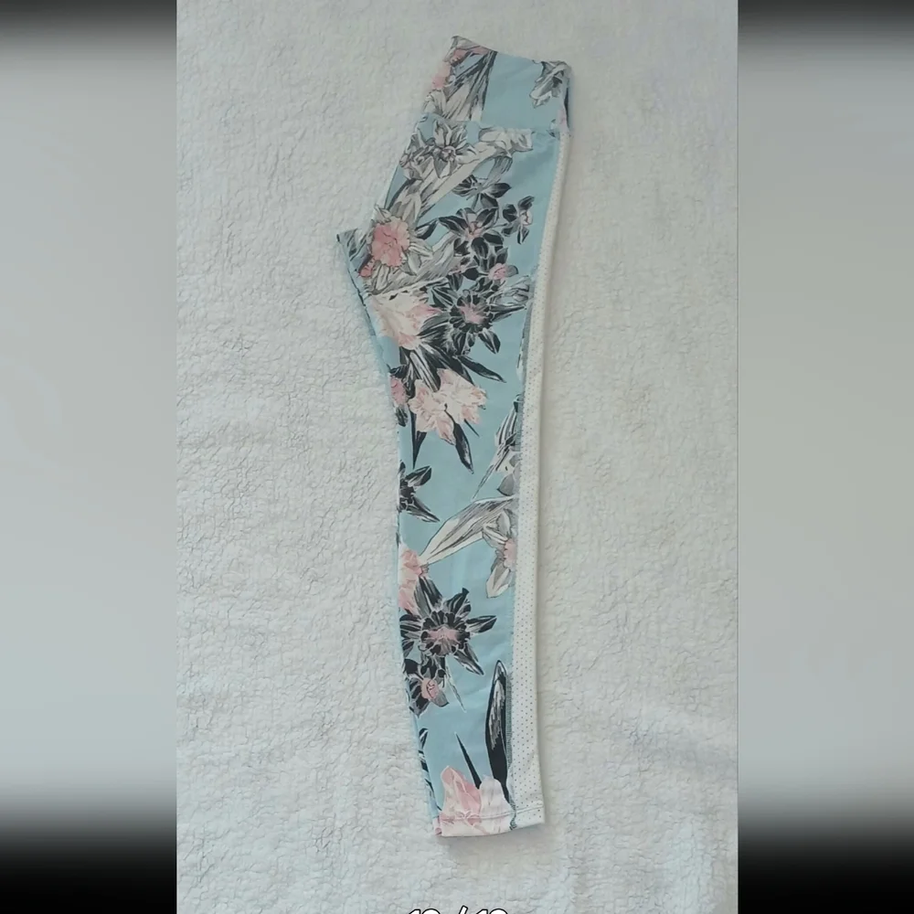 NWOT. NIKE Legging Floral w/Mesh Panel SZ Small. Blue/white/pink/black. - Picture 13 of 13